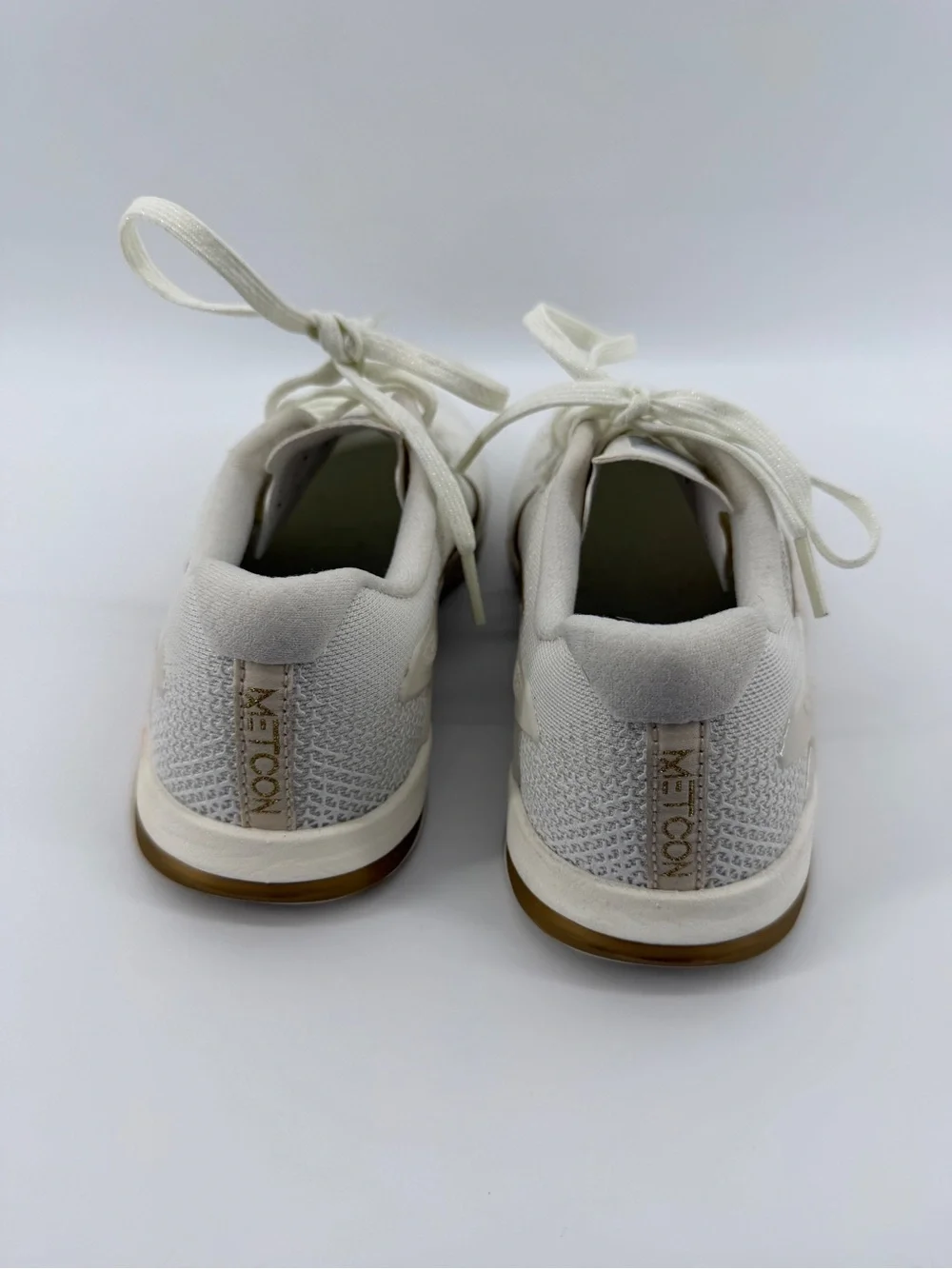Nike Women’s Gymcore Athleisure Sporty Cream/Gold Athletic Training Shoes Sz8